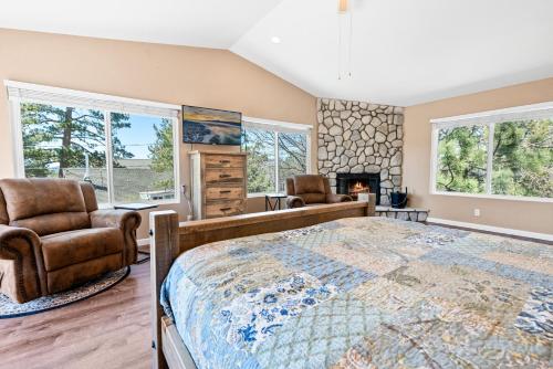 Moonridge Memories - A perfect mountain escape with all the comforts of home! Hot tub and more! in Big Bear Lake, USA