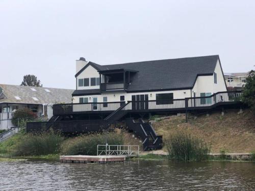 Luxury on the Lake in San Marcos, USA