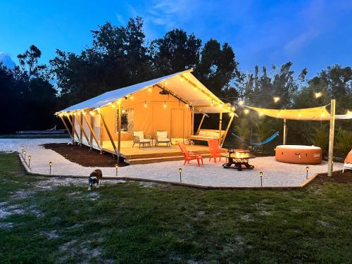 Tropical glamping with hot tub - Punta Gorda