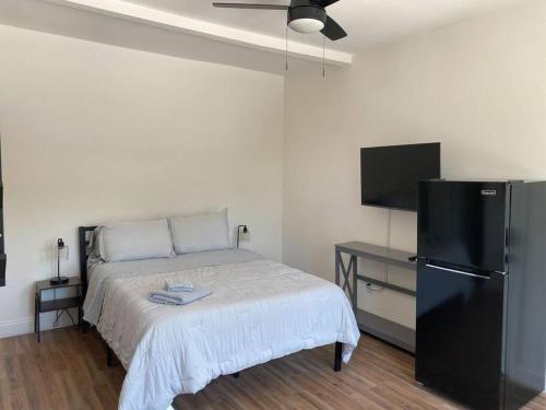 Cozy Studio Apartment in Tampa with Parking