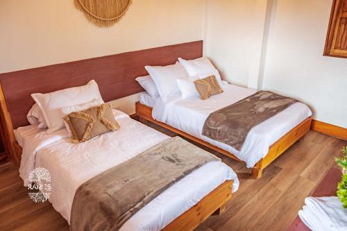 1 double bed, 1 twin bed