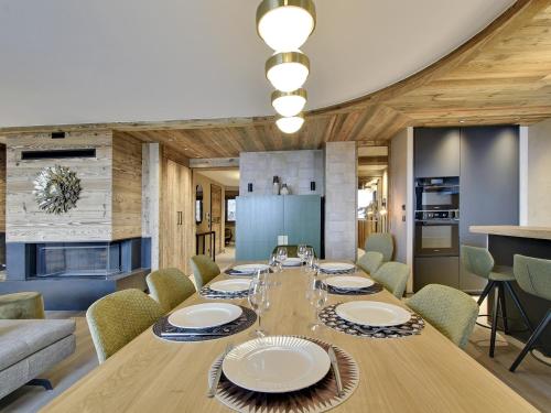 Appartement Méribel, 5 pièces, 12 personnes - FR-1-613-25 (Meribel : Superbe appartement de 140m², 4 chambres, acces pistes, cheminee, WIFI, parking - FR-1-613) in Meribel