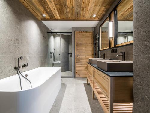 Luxueux appart 5 chambres avec sauna a Meribel, skis aux pieds - FR-1-613-11 in Meribel Center