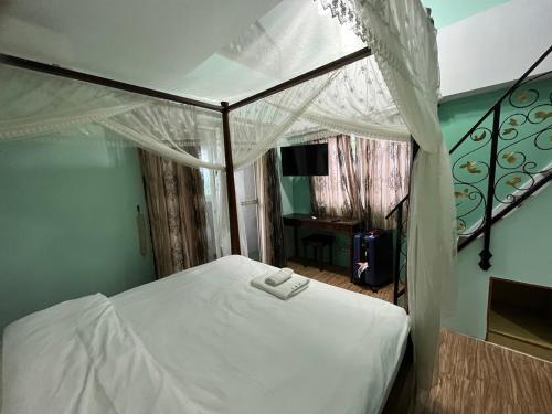 Double Room image 10