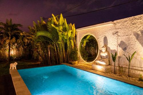 Villa Innerbloom stylish 2BR with large pool & garden