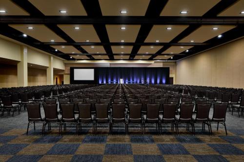 Lancaster Marriott at Penn Square - image 6