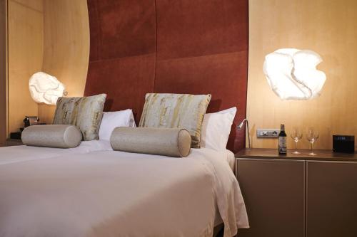 Premium Zimmer Gehry mit Kingsize-Bett und Dorfblick auf Elciego - Nicht kostenfrei stornierbar Hotel Marqués de Riscal, a Luxury Collection Hotel, Elciego 10