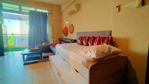 Apartment in central JB with sea view, city view, balcony, free WiFi and free parking, Johor Bahru (foto 2)