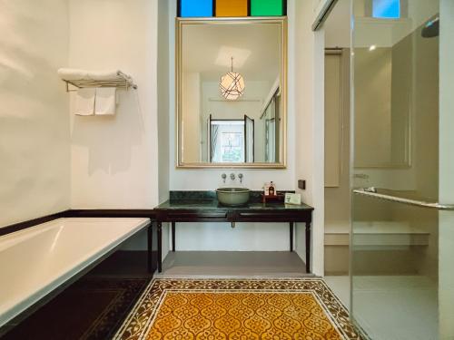room detail thumbnail 2