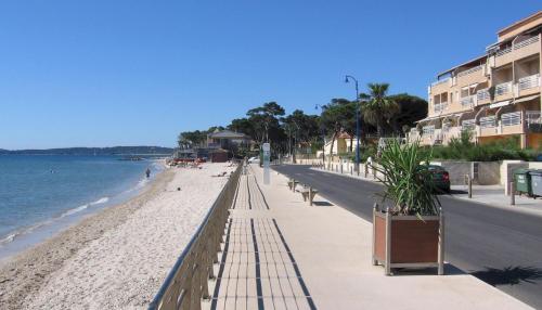 Studio résidence BONA, vue hippodrome et mer, clim