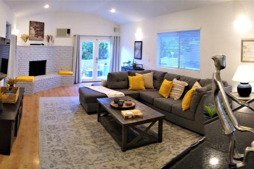 3 BR + Near Venice Beach + Redecorated + Nice Backyard with BBQ, Лос-Анджелес (фото 3)