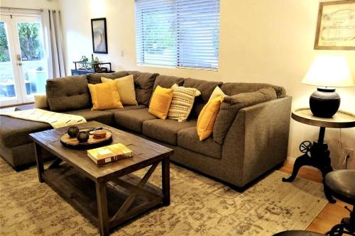 3 BR + Near Venice Beach + Redecorated + Nice Backyard with BBQ, Лос-Анджелес (фото 10)