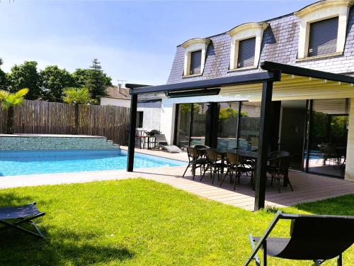 Villa avec Piscine - 15 Min Paris - 30 Min Disney - Location, gîte - Saint-Maur-des-Fossés