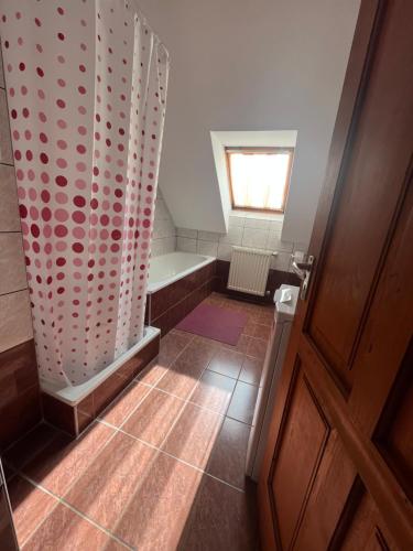 Mol-Ker-Vill Apartment - image 13