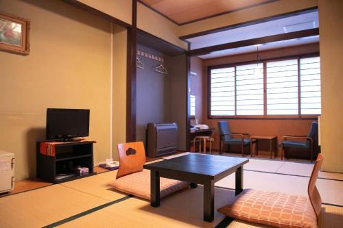 room detail thumbnail 1