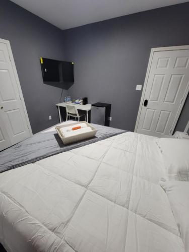 Nice & Cozy Bedroom at GPs in Grand Prairie, USA