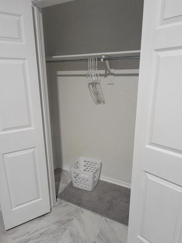 Nice & Cozy Bedroom at GPs in Grand Prairie, USA