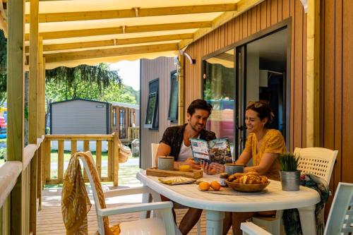 Балкон/тераса, Camping Country Park Crecy La Chapelle - Site Officiel - Next to Disneyland Paris in Crecy-la-Chapelle