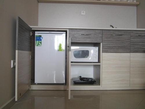 One-Bedroom Apartment image 2