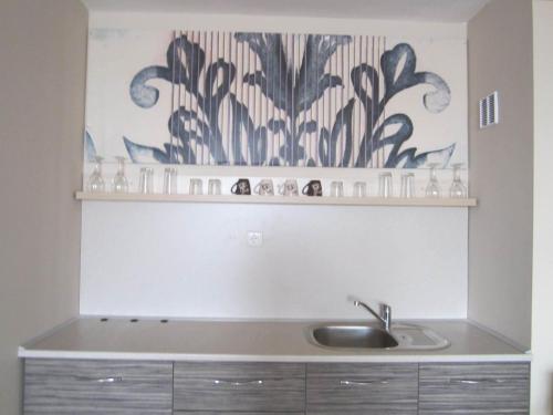 One-Bedroom Apartment image 1