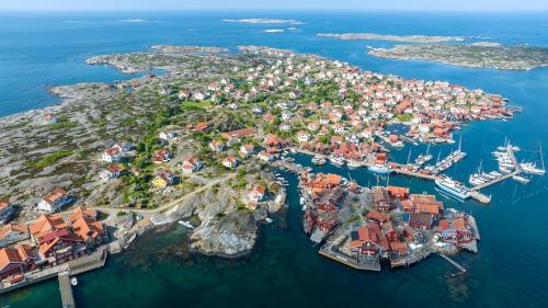 Lägenhet med havsutsikt & uteplats i vårt hus på Käringön (Lagenhet med havsutsikt & uteplats i vart hus pa Karingon) in Käringön
