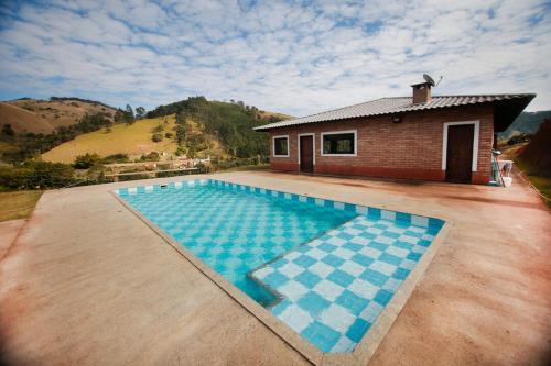 Chacara c piscina e vista para Cach dos PretosSP