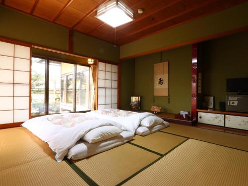 数寄屋風旅館からさわスタンダード　和室　3人部屋　ガーデンビュー
