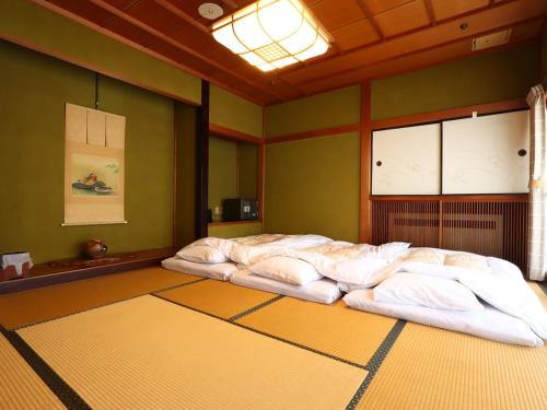 Standard Japanese-Style Triple Room with Garden View image 1