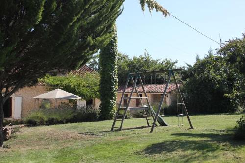 Ferme en pierre, site isolé avec piscine