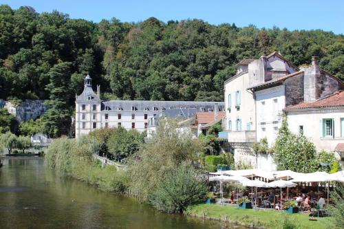 Ferme en pierre, site isolé avec piscine