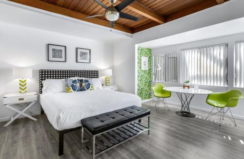 room detail thumbnail 2