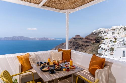 Vacay Suites Room Type - Queen Suite with Caldera View