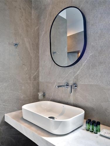 Single Room with Sea View image 5