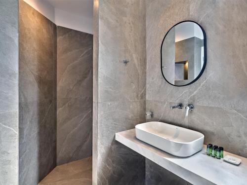 Suite with Sea View image 6