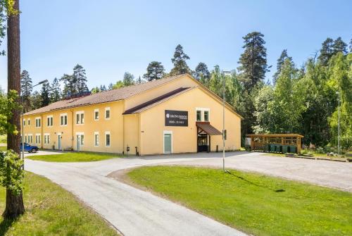 Krongården Vandrarhem - Accommodation - Kristinehamn
