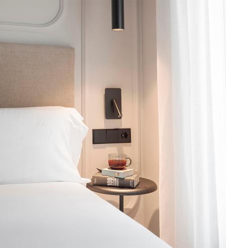 Double or Twin Room image 9