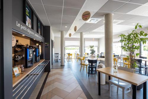 B&B HOTEL Troyes Magasins d'usine