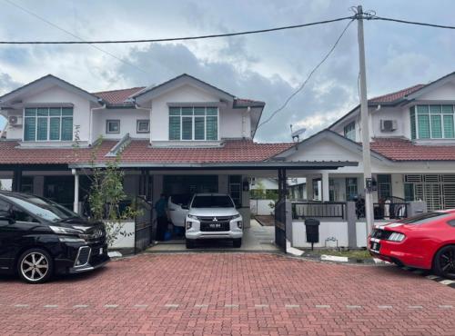 B&B Lumut - NO 5 NAZIRIN HOMESTAY Tmn Desa Manjung - Bed and Breakfast Lumut