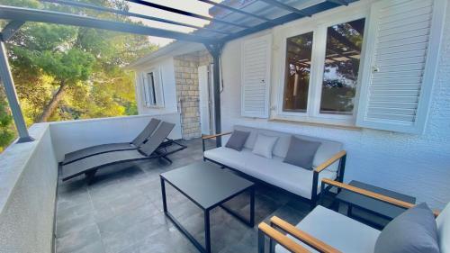 Erkély/terasz, Nautilus-Bay Holiday home with 5 rooms, on the beach, for 2-9 persons in Zavala