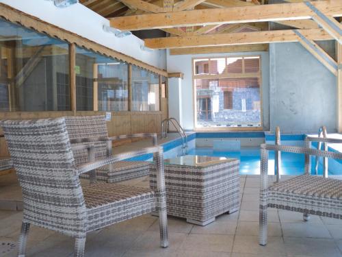 Swimming pool, Lagrange Vacances Les Chalets Edelweiss in La Plagne