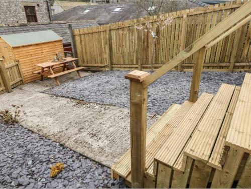 Sunshine Cottage Tideswell, Games room included.