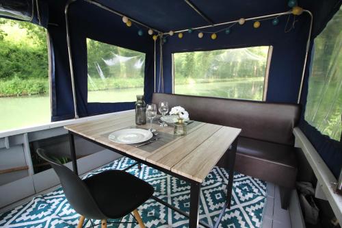 Nuit a quai sur notre vedette! in Meilhan-sur-Garonne