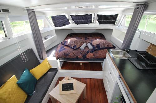 Nuit a quai sur notre vedette! in Meilhan-sur-Garonne