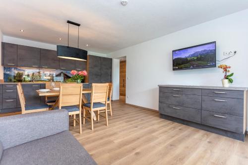 2 bedrooms, 3 beds