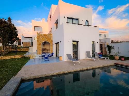 Très belle villa avec piscine et vue incroyable sur mediterannée (DAR NAIM)