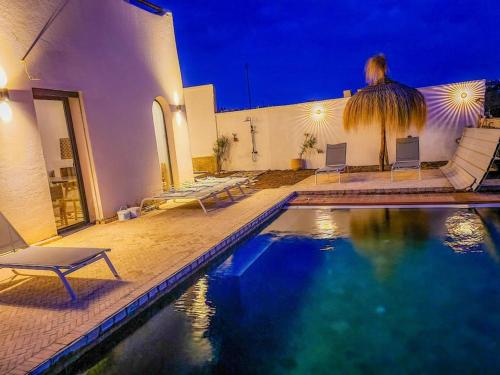 Très belle villa avec piscine et vue incroyable sur mediterannée (DAR NAIM)