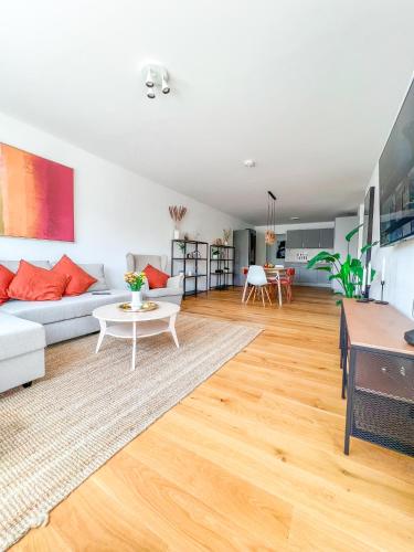 Sunset Living Apartment: TOP LAGE, Balkon, Küche, Parkplatz - Memmingen