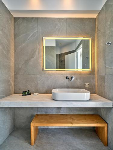Superior Suite with Sea View image 9