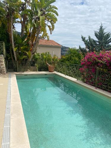incroyable appartement avec piscine privée magnifique vue mer proche Monaco