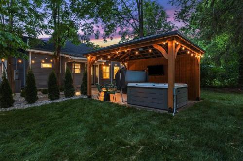 The Luxe/Hot Tub/12min to Horse Park/30 Min to Ark in Georgetown, USA